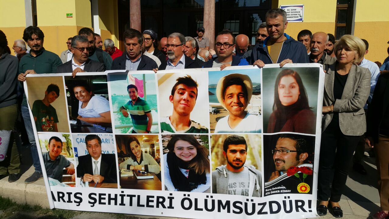 10 Ekim Ankara Katliamında Kaybettiğimiz Barış Güvercinlerini Gar Önünde Andık!
