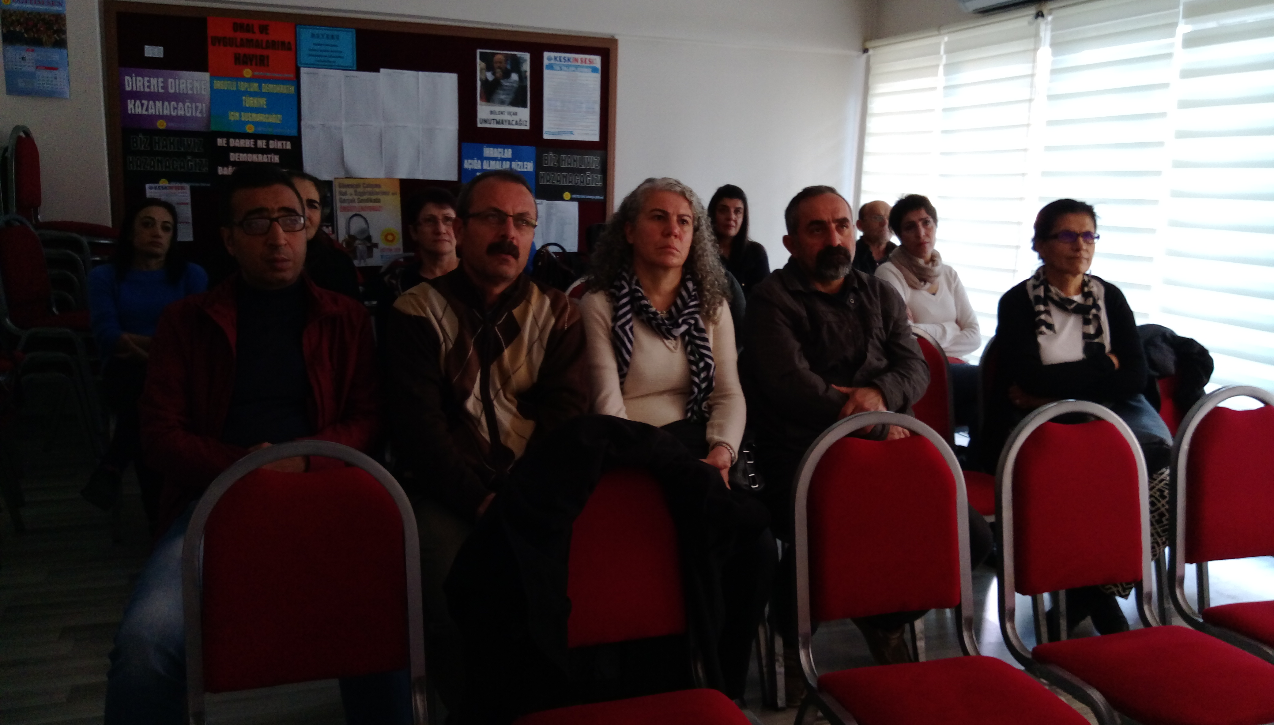 25 KASIM ETKİNLİĞİ ÇERÇEVESİNDE SENDİKAMIZDA FİLM GÖSTERİMİ YAPILDI.